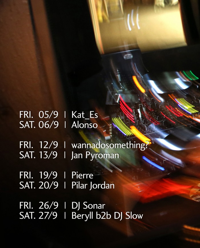 House of Gin Berlin – DJ-Line-up für September 2025 mit Live-Musik und Cocktails in stimmungsvoller Bar-Atmosphäre.