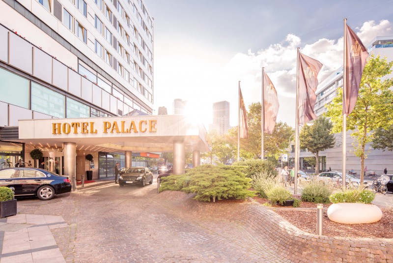 Hotel Palace Berlin Eingang Sommer