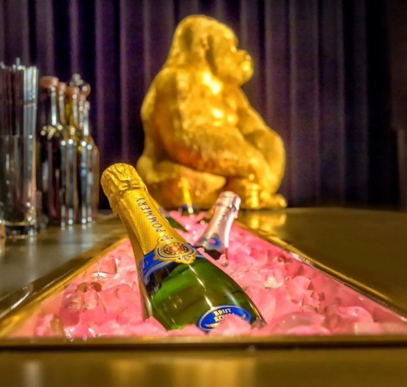 Champagner auf Eis im Restaurant beef45 Silvester Dinner
